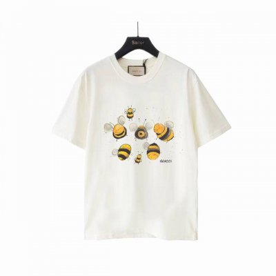 实拍细节图+尺码表 Gucci古驰 趣味卡通小蜜蜂圆领短袖 无感印花 早春系列高克重短袖 选用客供定制针织100%纯棉面打造,面料手感细腻，厚实有质感的纯棉布