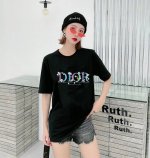 上新！元素碰撞，超级吸睛！Dior迪奥新款花卉字母印花情侣款圆领短袖T恤，全部采用上等原料，质感好颜色鲜明！ 这种款式上身回头率超高！基础款的圆领Tee,男女均