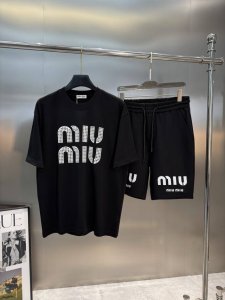 短袖 短裤 miu Miu25S春夏新款五分短裤可搭配套装 品牌字母造型直接品牌形象.非常好看的基础款系列 采用高端锦棉面料.属于金属丝面料.具有防皱耐磨特性.