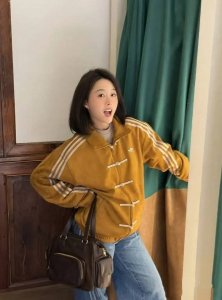 资讯图｜阿迪达斯经典新中式唐装盘扣外套 姜黄色