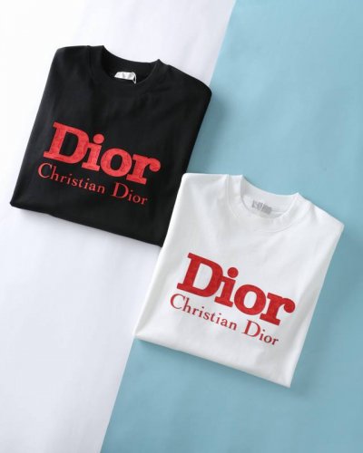 di迪* 25Ss新款平纹针织棉布圆领短Tee，男女同款时尚红色字母硅胶胶印标识宽松休闲短袖T恤衫！贸易公司渠道稀出，同步Gw发售！尚感爆棚的T恤单品，演绎独特