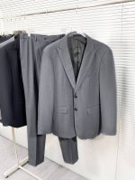 新品 Burberry新款顶级平纹羊毛材质黑色修身套西，男士黑色灰色双粒扣西服 直筒西裤商务休闲套装！贸易公司渠道稀出，同步官网发售！B家高端商务主线臻品，男装