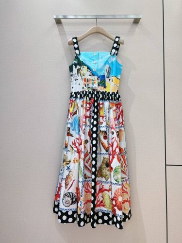 Dolce & Gabban*A ，走秀新款 贝壳系列非常炸裂 高端设计感，度假休闲吊带连衣裙，波点拼图贝壳印花图案，纯棉材质手感柔软细腻，高腰线后背隐形Y 2
