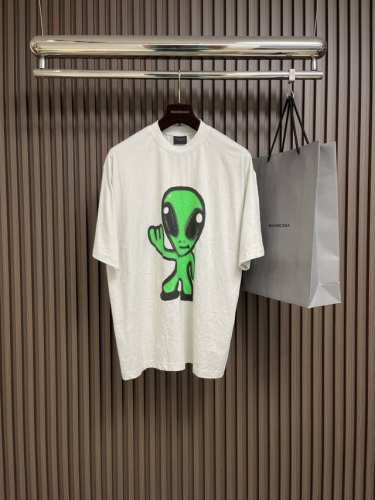 balenciga巴黎世家 外星人图案圆领短袖T恤 采用纯棉柔软面料，对色定染面料，采用荧光印花十字母绣花 磨破工艺 潮流感十足，定染纯棉面料，Os版型，三标齐