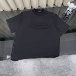Balenciaga巴黎世家2025新款水洗做旧款贴布绣Logo 双面穿圆领短袖T恤 可双面穿短袖 面料: 300重磅纯棉，随意对比 采用特定重磅32S精棉平纹