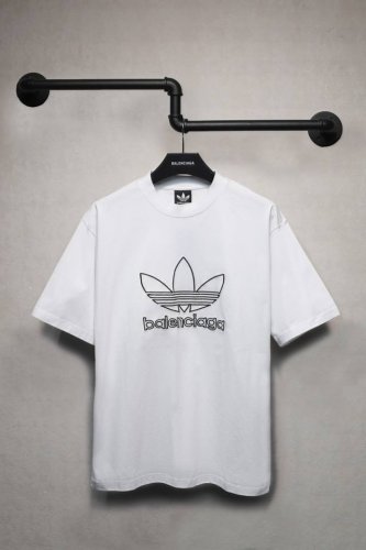 Aeniaa 联名Adidas经典刺绣短袖T恤 克重240 面料柔软 工艺洗水处理 采用进口田岛刺绣机刺绣 字母清晰 宽松版型 男女同款 尺码 Xs S M L