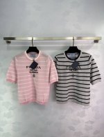 prad*25夏季新款圆领短袖版型不紧绷面料轻薄舒适 轻松搭配不挑人刺绣Logo修饰搭配 上身显瘦超級显肤白 2色3码Sml T226B