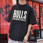 夏季短袖Fog Stack复线Essentials品质联名Nba字母印花短袖宽松T恤 字母圆領T恤、男女同款：高街风格宽松版型、由Jerry Lorenz 在2