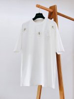 P220 Chrome Hearts 克罗心 2025Ss春夏新品 新款皮质十字皮标装饰印花工艺短袖T恤。 星云梵文真的让我眼前一亮~ 胸前皮质十字架Logo＋