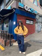Lululemon 露露乐檬 亮黄吸睛 Lululemon 短款防晒冲锋衣 lululemon 女生专属单品来袭 亮眼黄色短款冲锋衣 融合棒球服潮流基因 利落剪