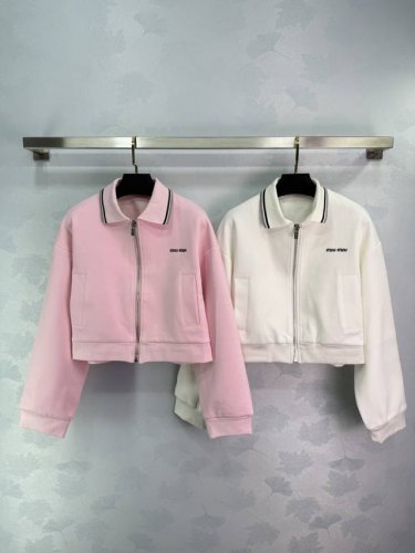 Miu *2025Ss新款3件套 上身成衣质感十足 优雅气质设计 日常Ol都Ok 一款具有独特魅力的时尚套装 Sml。T226B