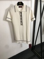 款号20250939 Gucc*新款 高品质100%羊毛 GG金扣Polo领针织短袖连衣裙，白色，SML， M码；胸围86，袖长23，长77