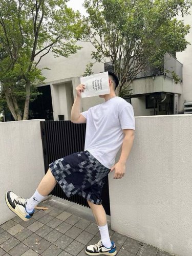 品名 Lv-24Ss菲董联名系列牛仔水洗棋盘格方块格提花休闲宽松阔腿抽绳松紧短裤 颜色 牛仔蓝 尺码M-L-Xl 腰围 臀围 裤长 m 70 110 46 l