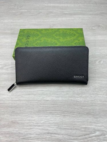 Gucci 古驰长款钱夹 高端品质，头层牛皮 男士系列日常配饰，选用经典黑色皮革焕新打造 早春新款，以Gucci字母标识焕新演绎经典配件，巧妙展现品牌标识内涵
