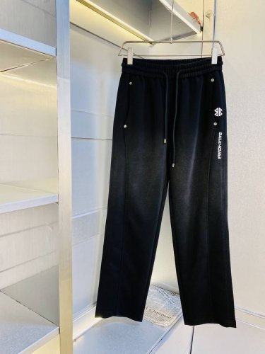官网原单货 可穿200斤巴黎世家Balenciaga 简约时尚 卫裤松紧裤休闲裤长裤身穿着非常舒适 低调不失奢华 穿出去非常有档次,裤型款式和裁剪亦无需多言 上