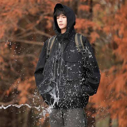 Arc'teryx 始祖鸟连帽冲锋衣外套 始祖鸟25年春秋季新款，专柜同步新品！ 高品质的货！ 喜欢的千万别错过。 柜子同步款！ 贸易公司出口订单货，始祖鸟冲锋