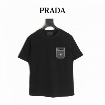 prada 普拉达 25Ss 真皮黑口袋短袖T恤 采用进口田岛绣花机制作 辅料均开磨定制 正确配置 黑色2025普拉达正品包装 克定制定染爽滑珠地 版型大 宽松