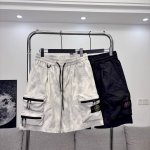 Stone Island石头岛重工多口袋工装短裤 两色袖标 随意搭配 品质看得见 款式新颖 不易撞衫 又潮又百搭 裤子版型宽松 细节完美 松紧腰带可调节 立体拉
