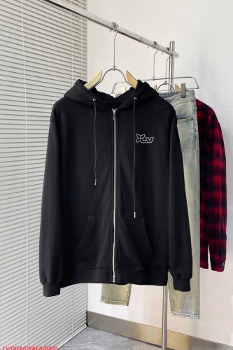 G933 Lv路易威登 官网同步发行 胸前印花品牌Logo 功能性 机能运动 男女同款 新款运动技能连帽卫衣，400克洗水纯棉 图案非常吸睛。版型微宽松百搭。上