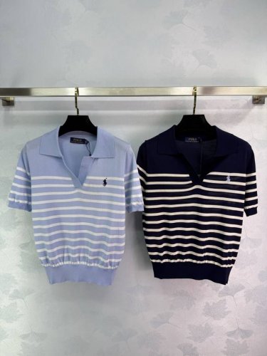 拉夫Ralph Lauren*以其简洁的设计和舒适的面料，成为了夏日里的经典之选。它独特的领口设计，既保留了衬衫的正式感，又融入了T恤的休闲元素，让你在保持优雅