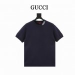 gucci 古驰 领口字母毛织短袖 原版购入，采用高质纯棉14S细针织片，德国进口提花机织片而成。电脑扫描胸前描绘字母图案。提花采用进口高品质棉纱纺织物以经线、