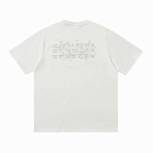 Mm6T恤宽松版型高密度针织，面料240克双纱，1*1双纱螺纹，手感柔软舒适，工艺采用贴布绣，人工修剪立体感十足，手感柔软舒适，不变形，宽松版型，男女同款 颜色