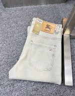 bbr*巴宝莉 Ss25春夏新款男士牛仔裤 面料弹性好。独家发售 官网同步 时尚优雅 采用原色酵母水洗工艺 精选进口重磅丹宁牛仔面料 配专柜五金装饰 真皮皮牌