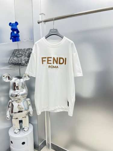 fen * 芬迪 2025夏季新款拼皮字母Logo贴布短袖Tee 专柜同步有售，原单狠货，时尚 进口原版科技面料，上身舒适透气，原版定制五金辅料，上身帅气有型，