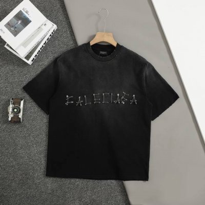 顶级复刻版本 注意：退货不要损坏别针 巴黎世家2025Ss重工别针水洗工艺.纯手工别针装饰短袖T恤.宽松版本.男女同款 本市场No.1的质量 真正天花板品质 全