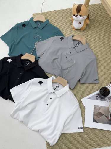 供80￥ descente迪桑特夏季商务休闲冰丝短袖T恤男翻领高端纯色半袖体恤Polo衫 采用高品质运动属性功能性Aerodry针织面料制作的短袖Polo衫。面