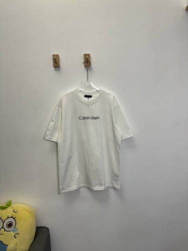 款号：H01 Ck Calvin Klein简约字母印花短袖T恤 正儿八经270克纯棉双砂面料 所有面料均已提前做过缩水 品质第一 所见即所得 不会洗一次版型就
