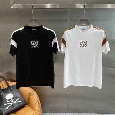 罗家 Loewe简约T恤 胸前标志性的品牌图案，精致又吸睛，彰显独特品味 面料柔软亲肤，透气性佳。M-3Xl 隔天