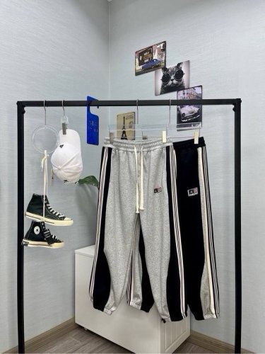 乔丹拼色束脚裤 Aj乔丹Air Jordan 基础款拼色织带休闲卫裤束脚裤，版型超正的百搭神裤，上身巨好看，搭配经典贴布设计，经典百搭，面料舒适亲肤，百搭出行休