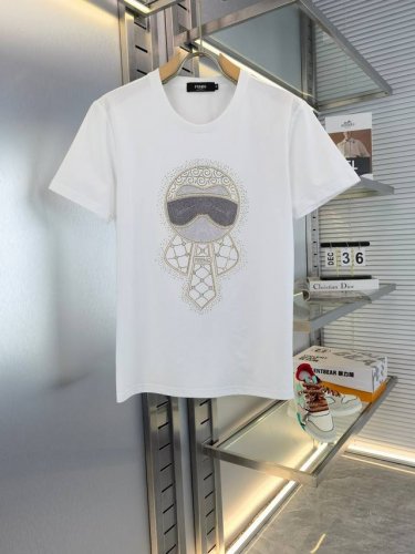 芬家 2025春夏新款首发短袖圆领T恤高端订制 设计前卫时尚 重工艺满印烫钻设计 高端定制精纺丝光棉面料 手感柔软 穿着舒适 上身超赞 修身版型！ 颜色：黑色
