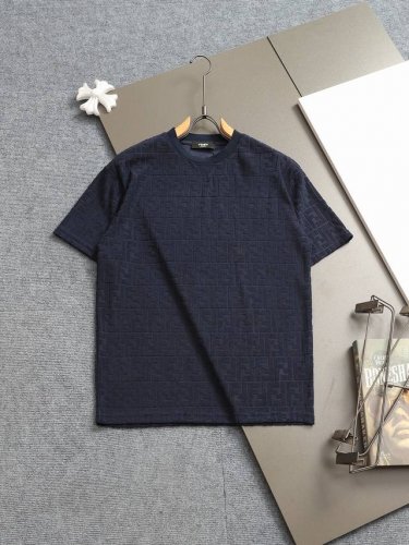 Fendi 芬迪微宽版型Xs-L 新款独家限定 25年最新最顶级 满印花Logo暗纹毛巾绣字母Logo 双袖后背格纹贴布 精美重工艺 280克洗水面料T恤作为奢