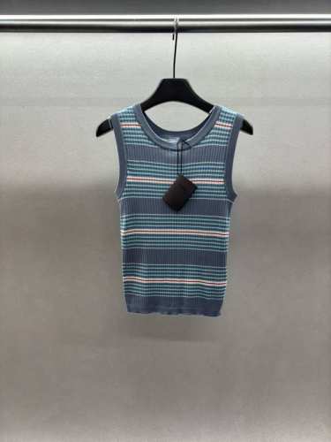 2680 Spring And Summer ！prad*，撞色条纹背心， 治愈系蓝色，大海蓝天的颜色， 夏日度假风必备神器， 单穿叠穿都很出片！ 三码！