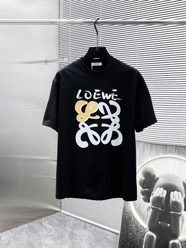 罗意威 Loewe 2025新款 圆领 短袖 T恤 体恤 半袖 ，高端版本！专柜定制面料 透气舒适度高，细节无可挑剔，品牌元素设计理念，体现高品质。手感细腻柔软
