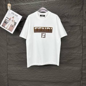 芬迪2025新款绒布硅胶字母情侣款短袖T恤 高版本高版本 原版面料 数码直喷印花工艺 网红明星同款 高版本 高 品质 面料采用320克纯棉面料 手感超级舒服 时