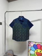 150 款号 W982 Lv渐变提花牛仔短袖 Louisvuitton专柜同步T 面料采用纯棉竹节棉精品牛仔面料 做前面料经过高温普洗工艺 满满的高级质感 穿起