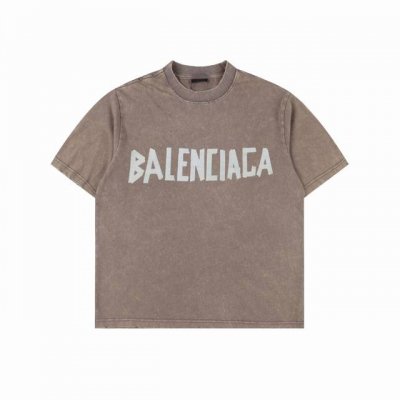 balenciaga 巴黎世家 25Ss 水洗美纹纸胶带炒色破洞短袖T恤 夏日多巴胺水洗美纹纸黄胶带破坏系列 胸口印花采用康丽数码直喷工艺 字母褶皱感形态逼真