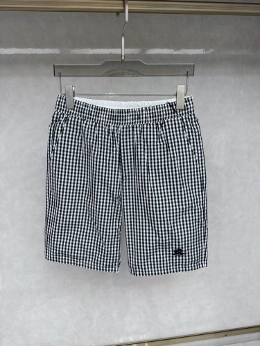 巴宝莉 2025夏季新款男士休闲短裤，高级定制面料透气面料 透气弹力舒适度极高，细节无可挑剔，顶级辅料配备，原版Logo设计理念，手感细腻柔软！上身版型超赞！尺