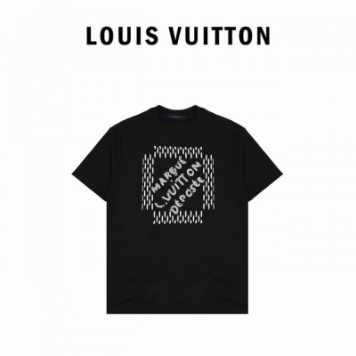 本地自取210 louis Vuitton路易威登新款串珠字母刺绣圆领短袖T恤 棉平纹织物具有良好的透气性，能够保持干爽舒适 胸前呈现珠饰刺绣与立体平绣结合图案