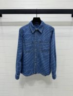 上新原单高端品质 Chane* 2025春夏最新系列！锁链满印双C激光烧花牛仔衬衫！定制高织数有机纯棉牛仔质感柔软细腻 天空蓝洗水颜色超级鲜艳 定制双C五金纽扣