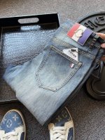 专柜顶奢牛仔裤！ 人气爆款！Moncler 蒙口专柜新品高奢重工水洗牛仔裤！恒隆在售万元级，款号：9 蒙口家今年优选特级新疆长绒棉牛仔面料，新疆本土精选生长周期