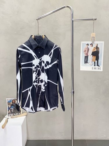 Mcqueen麦昆独家专供新款男士休闲衬衫 高端定制 高端版本 时尚百搭爆款进口面料 手感超柔软细腻 穿着亲肤舒适 高端精品 代工厂p精细做工 上身非常赞 男士