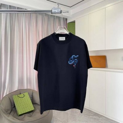 gucc*古驰 2025夏季新款 个性字母Logo印花 定制面料300G 短袖T恤 男女同款 颜色：黑色 杏色 紫色 尺码: S M L Xl Xxl 五个码