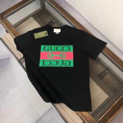 agucci 古驰 2025春夏新品，情侣款T恤，时尚休闲圆领短袖，采用进口原版科技面料，胸前印花工艺图案Logo，独特设计，档次极高，舒适透气，上身时尚帅气，