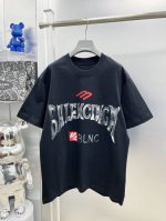 bal*巴黎 高克重 2025夏季新款手绘涂鸦Bb字母Logo最新品短袖 Dd 专柜同步有售，原单狠货，时尚进口原版科技面料，上身舒适透气，原版定制五金辅料，上