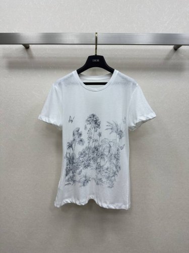 dio *25Ss 早春新品 印花纯棉T恤，圆领设计 版型不挑人。完美做工品质全面到位！进口纯棉质感超细腻。单色 Sml.