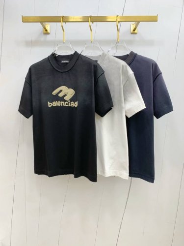 巴黎世家2025Ss新款经典圆领短袖，时尚百搭经典元素打造精致工艺专柜面料，顶级元素融合打造，经典短袖3标齐全，潮男时尚，无论是上身舒适度还是都是无可比拟的存在
